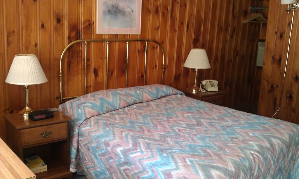 The Tallwood Motel Wells Room photo